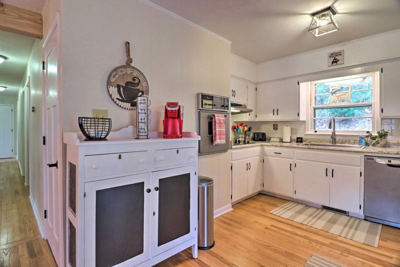 Updated Marshall Home With Fire Pit And Game Room! エクステリア 写真
