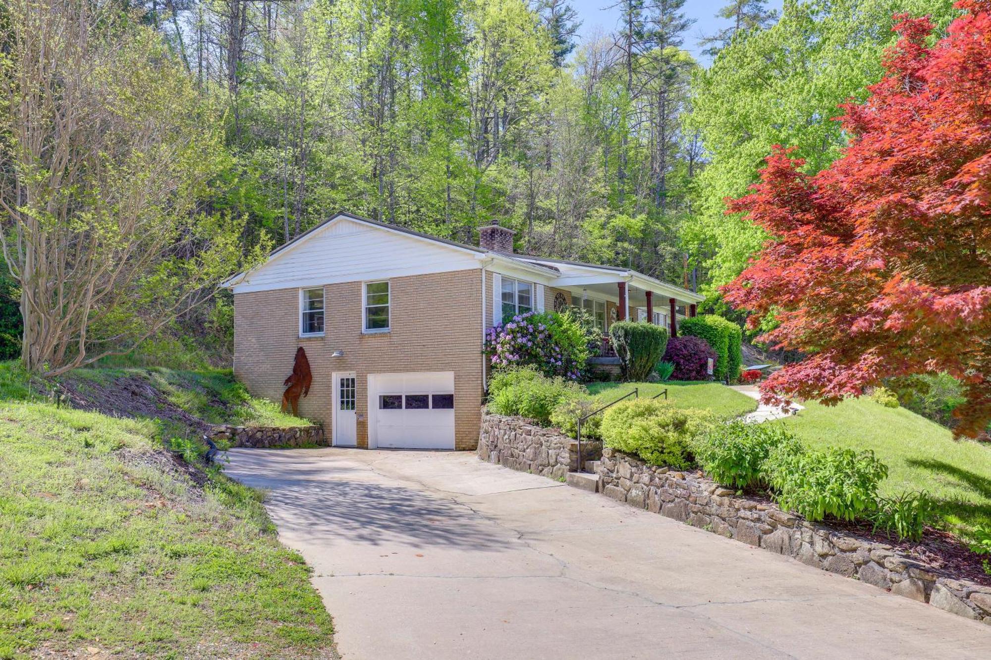 Updated Marshall Home With Fire Pit And Game Room! エクステリア 写真