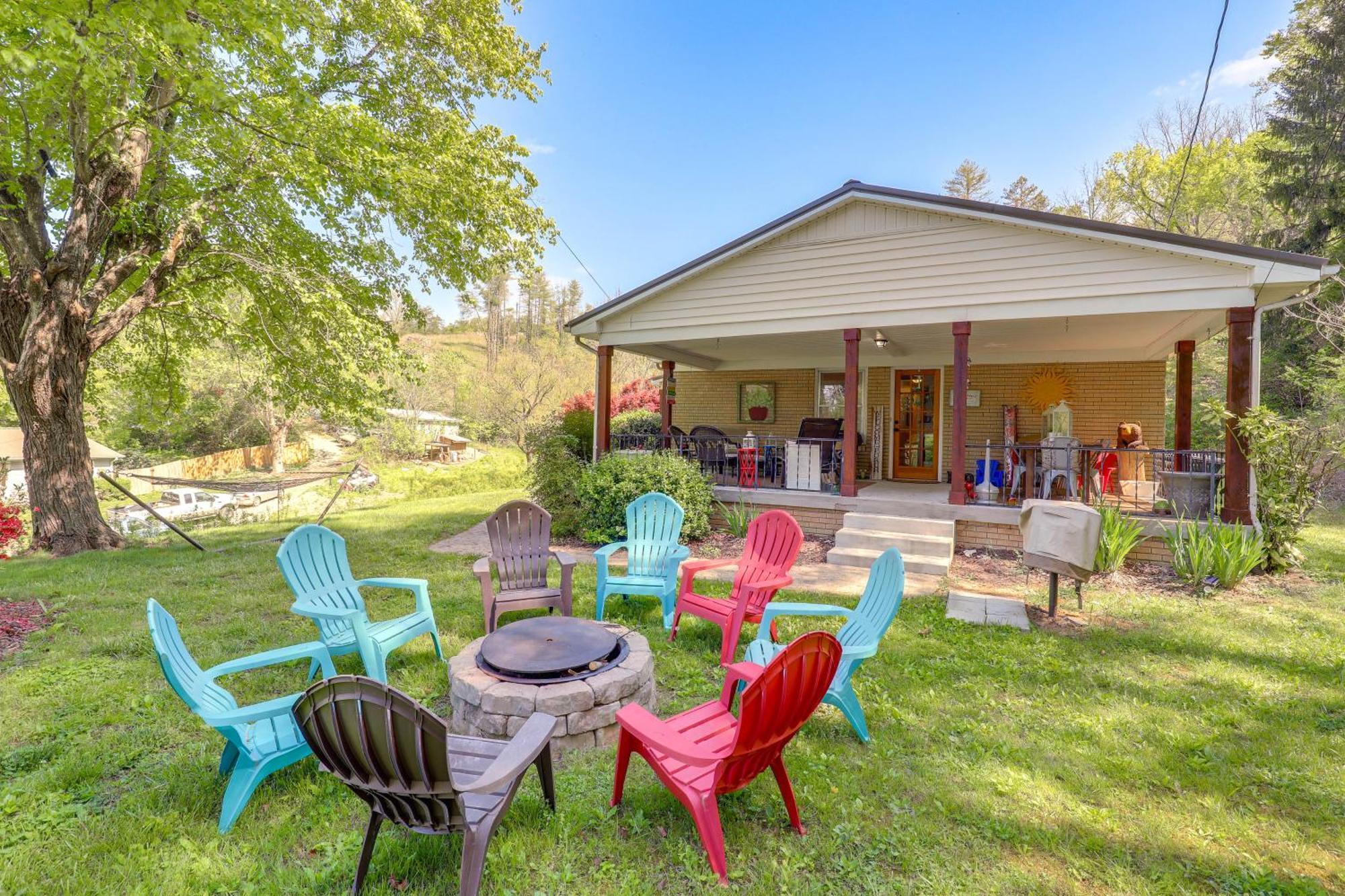 Updated Marshall Home With Fire Pit And Game Room! エクステリア 写真